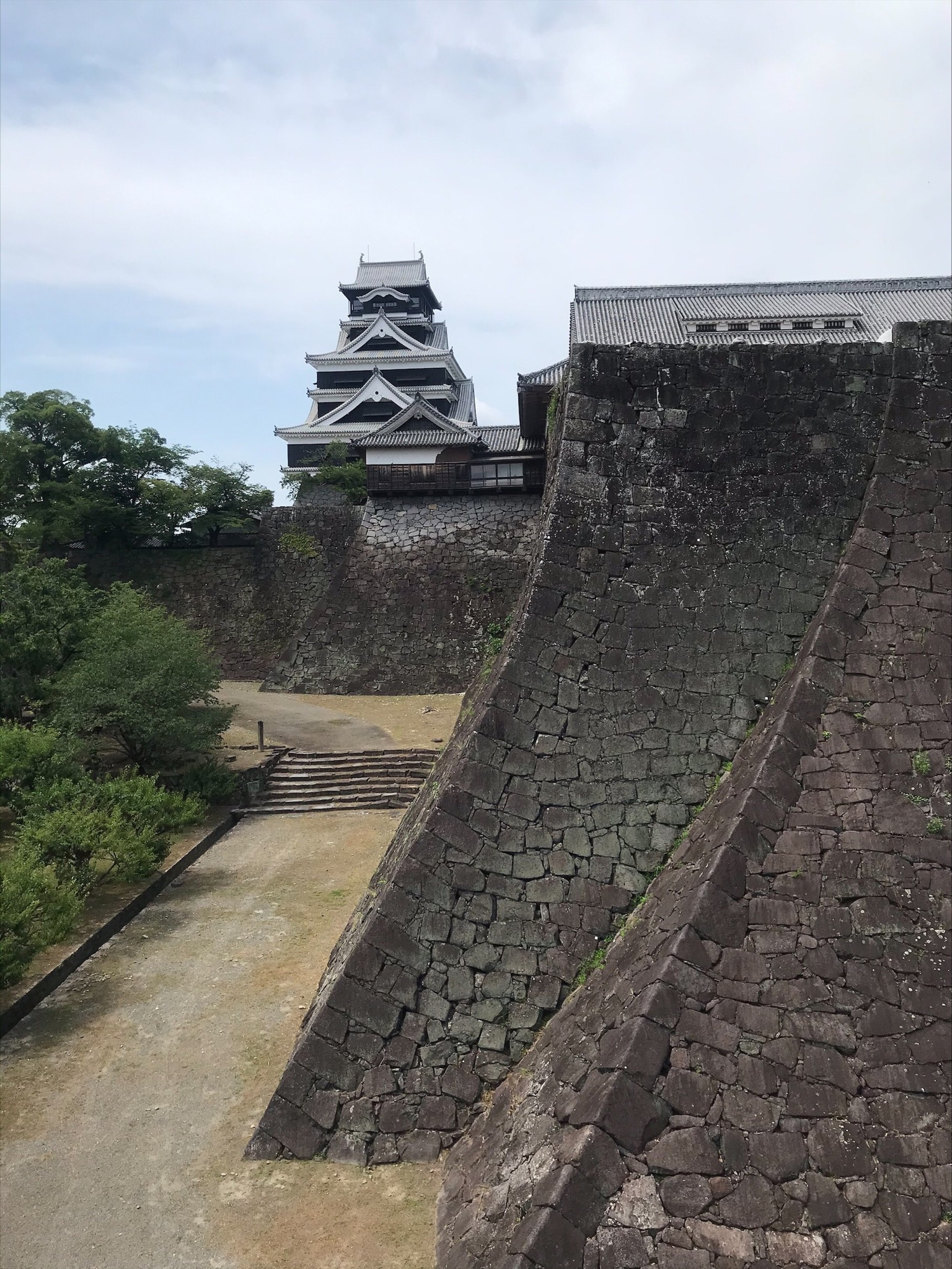 特別見学通路からの眺め(天守閣復旧後)