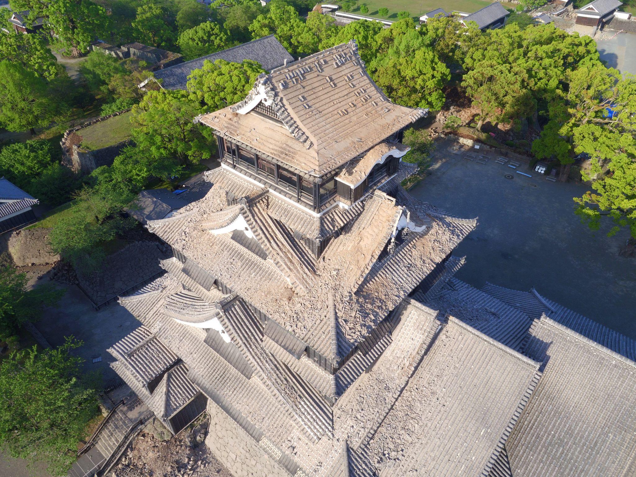 天守閣(地震後)