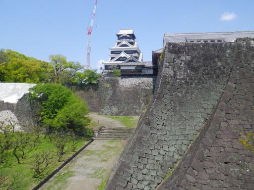 見学通路からの眺め（二様の石垣）02